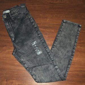 NWT - A&F High Rise Jean Legging 00